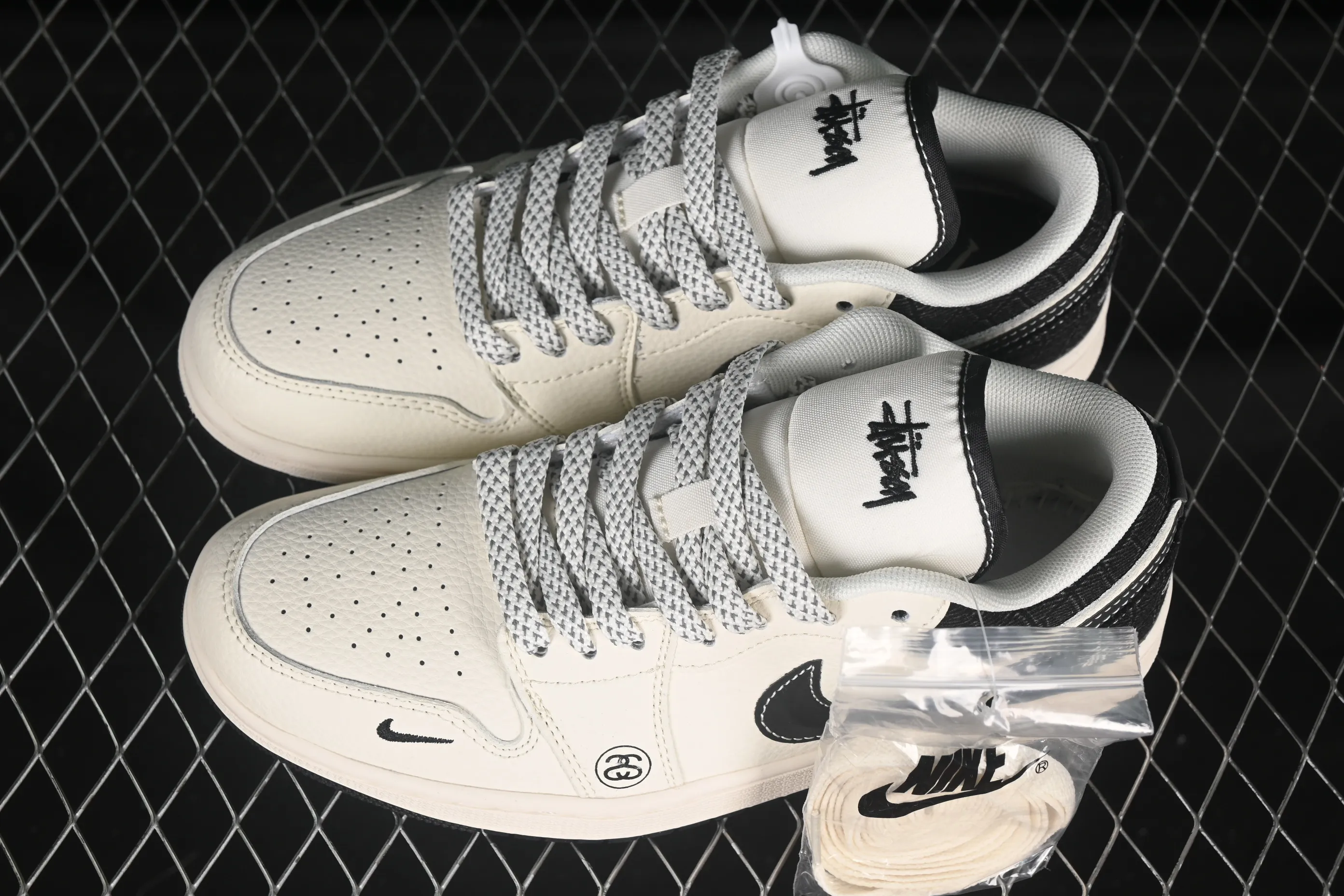 All categories Air Jordan Jordan series basketball shoes Air Jordan 1 Low High-end customized low-top sneakers Air Jordan 1 Low AJ1 Joe 1 Stussi Beige canvas High-end customized low-top retro basketball shoes XS6086-561